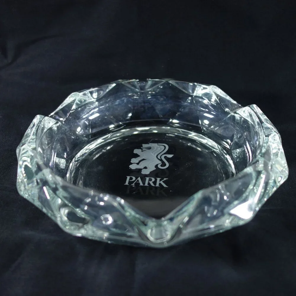Vintage Large Heavy Clear Crystal Cigar Ashtray Lion & Park Etched in Center‎